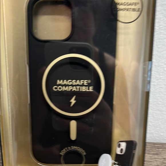 XO Poppy | Midnight Phone & AirPods Case Set - Picture 6 of 7